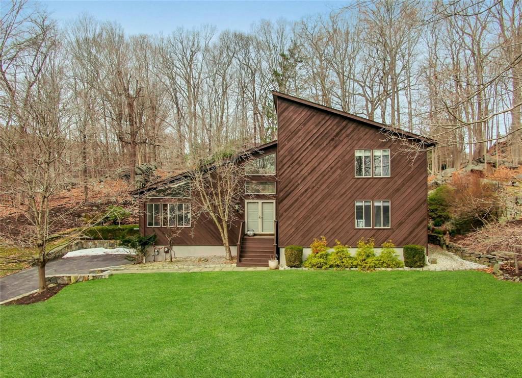 17 Chester Court in Cortlandt Manor, NY